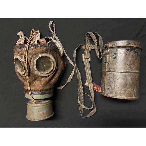 4119 - WW1 Imperial German Respirator, Lederschutzmaske, size 2 complete with all straps and in original fi... 