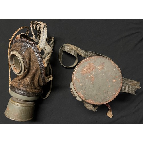 4119 - WW1 Imperial German Respirator, Lederschutzmaske, size 2 complete with all straps and in original fi... 