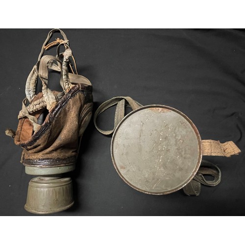 4119 - WW1 Imperial German Respirator, Lederschutzmaske, size 2 complete with all straps and in original fi... 