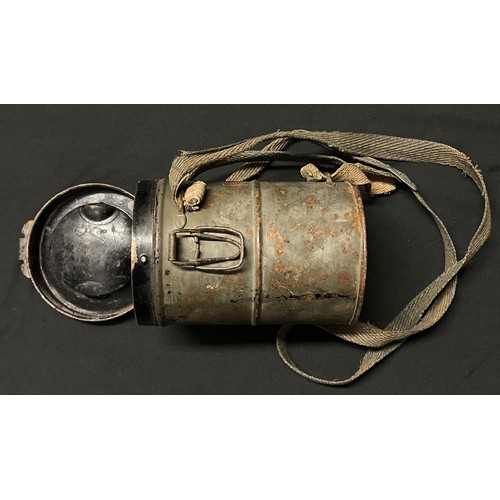 4119 - WW1 Imperial German Respirator, Lederschutzmaske, size 2 complete with all straps and in original fi... 