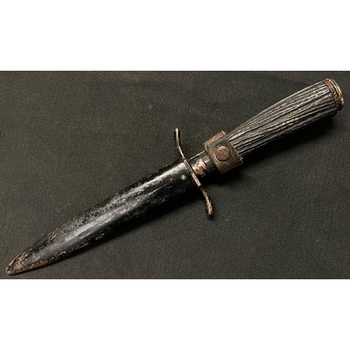 4121 - WW1 Imperial German Nahrkampfmesser Fighting Knife with 150mm long blade, maker marked 