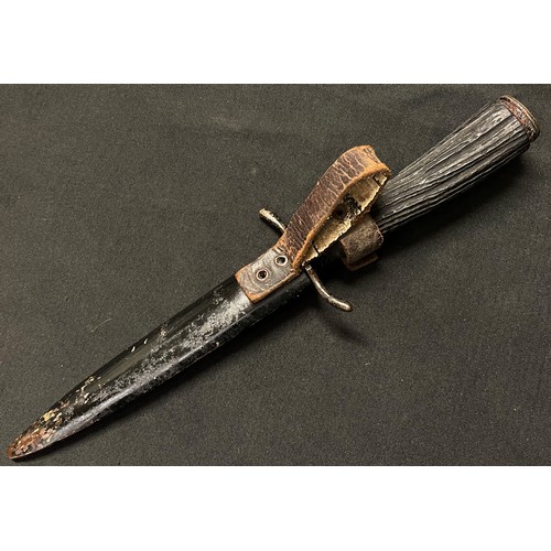 4121 - WW1 Imperial German Nahrkampfmesser Fighting Knife with 150mm long blade, maker marked 