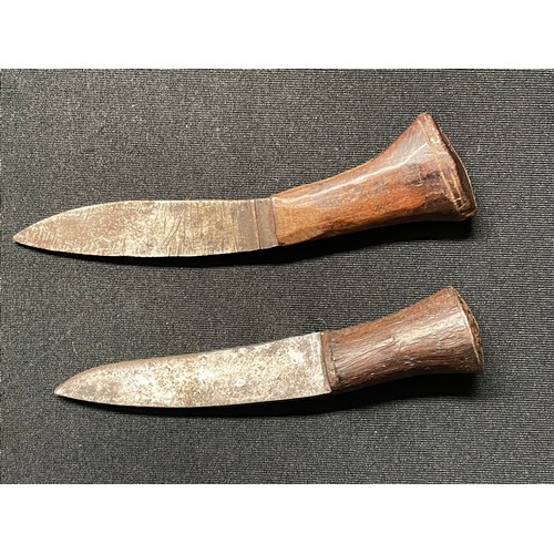 4157 - WW2 British Kukri Knife with single edged 315mm long blade. Edge of blade numbered 