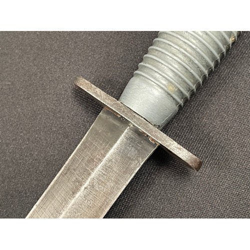 4207 - WW2 British Third Pattern Fairbairn Sykes Fighting Knife with double edged blade 179mm in length. Cr... 