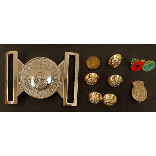 4210 - WW2 British and later post war cap badges, cloth shoulder titles and formation signs, Veterans blaze... 