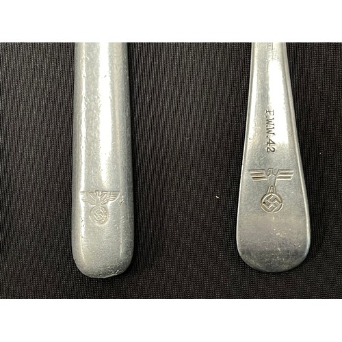 4256 - WW2 Third Reich Heer issue mess hall Cutlery, two forks, one knife and one Spoon. Various makers mar... 