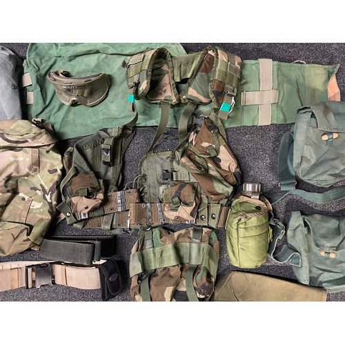 4270 - Various US & British Army Field Gear: US Belt rig and Yoke with water bottle, US Bag Flyers Helmet N... 