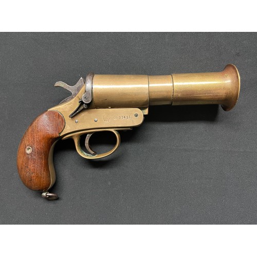 4308 - Deactivated British WW1 Webley & Scott Flare Pistol serial no 97431. Dated 1917. Barrel length 147mm... 