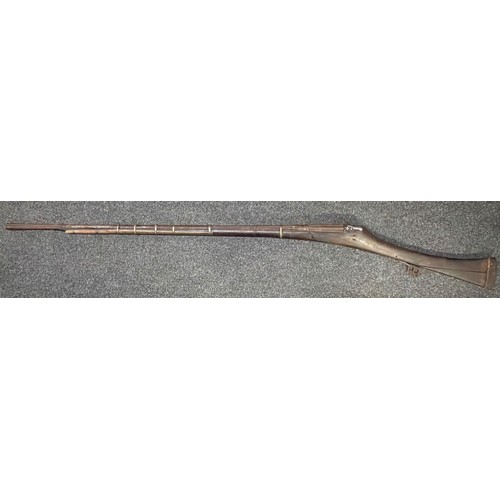 4313 - Matchlock Jezail camel gun with 112cm long barrel. Bore approx. 14mm. Overall length 160cm. Brass ba... 