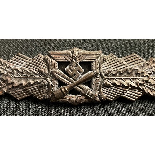 4350 - Reproduction Nahkampfspange in Bronze - Close Combat Clasp in Bronze. Maker marked 