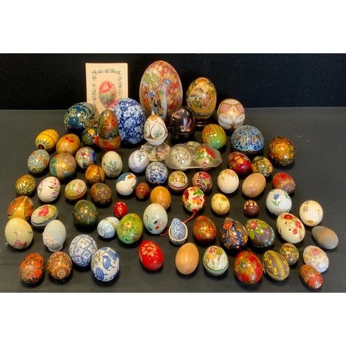 201 - Decorative eggs - (mostly mid century)cloisonné, Chinese export, hand painted wood, lacquered, paper... 