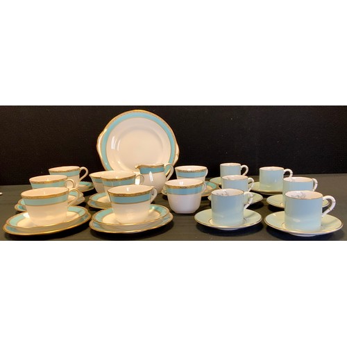 211 - A Royal Crown Derby  'Fifth Avenue' tea set for 5 (with two spare tea cups and a side plate); six Ro... 