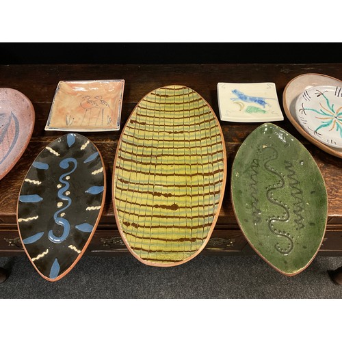 296 - Studio pottery - V M Joy, a large oval dish, marbled glaze, 49.5cm x 25cm;  a graduated set of three... 