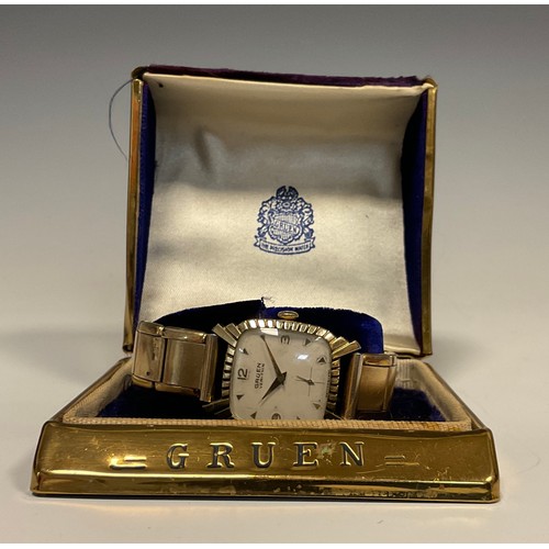 1041 - Gruen - Veri-Thin 1930s bracelet wristwatch, 26mm wide case, cream dial, Arabic numeral and triangul... 