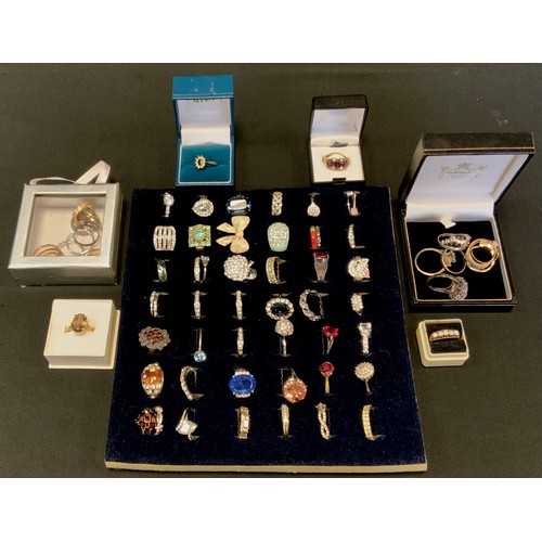 531 - Jewellery - 92 silver and unmarked metal dress rings, assorted inc garnet, marcasite, citrine, topaz... 