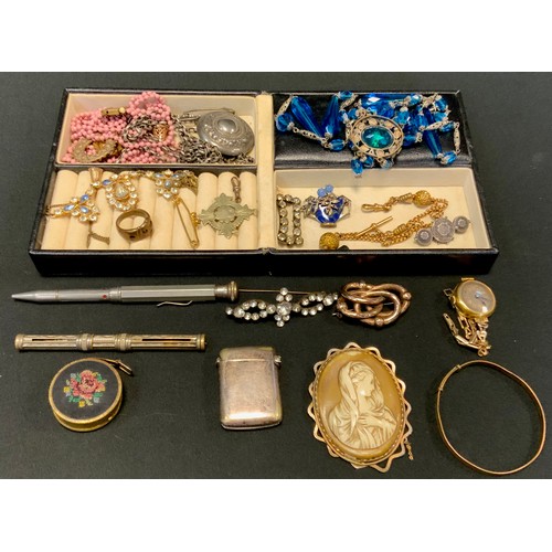 539 - Jewellery - a Victorian pinchbeck love knot brooch;  others;  rolled gold wrist watch, gilt metal fa... 