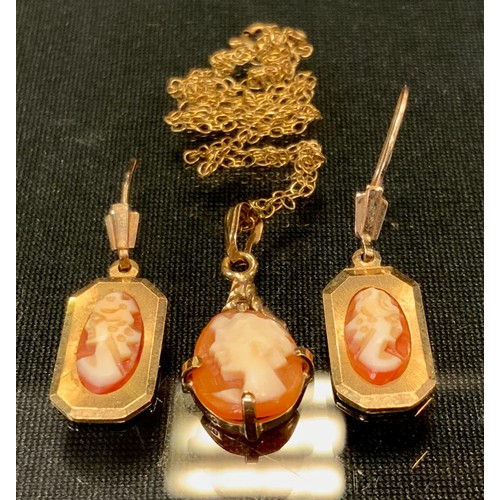 595 - A 9ct gold mounted Cameo pendant and pair of earrings, 3.6g gross (faults)