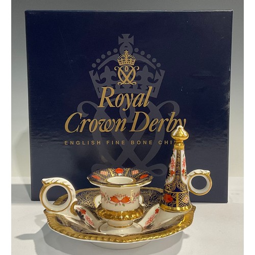 1 - A Royal Crown Derby Imari 1128 pattern chamber stick and candle snuffer, 15cm wide, first quality, b... 