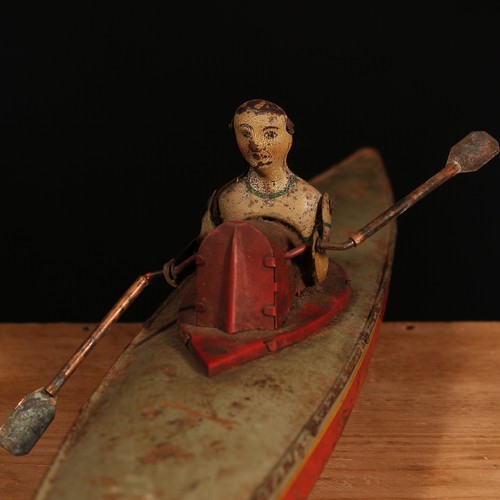 6161 - An early 20th century German tinplate and clockwork rowing boat, fitted with a lone oarsman figure w... 