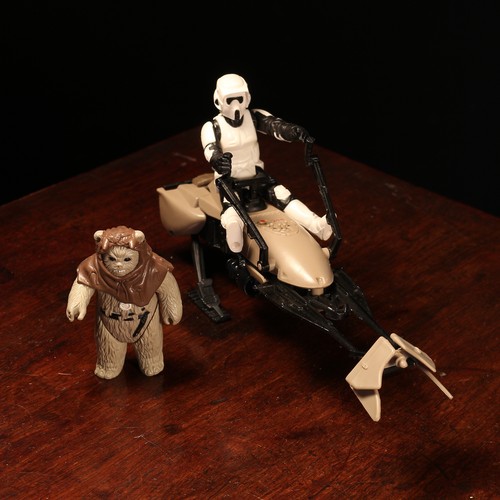 6167 - A Kenner/General Mills No.70500 Star Wars Return of the Jedi Speeder Bike vehicle, boxed with origin... 