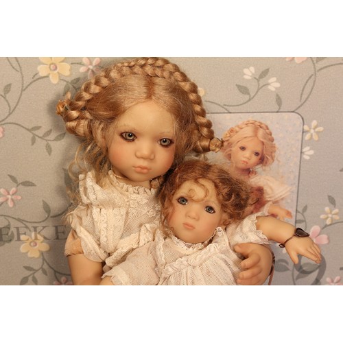 6207 - An Annette Himstedt (Germany) Freeke and Bibi vinyl artist doll set, from the 1997 Collection, each ... 