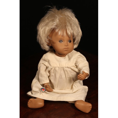 6218 - A Trendon Sasha Morgenthaler 503 Gregor baby doll, wearing a white nightdress with nappy, trademark ... 