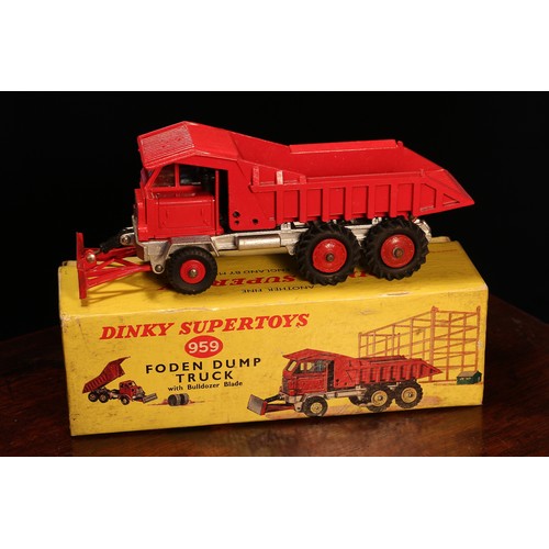 6224 - Dinky Supertoys 959 Foden dump truck with bulldozer blade, red cab with painted seated driver figure... 