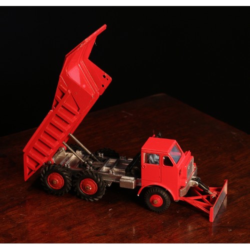 6225 - Dinky Supertoys 959 Foden dump truck with bulldozer blade, red cab with painted seated driver figure... 