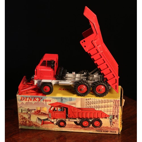 6225 - Dinky Supertoys 959 Foden dump truck with bulldozer blade, red cab with painted seated driver figure... 