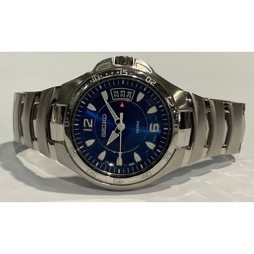 A Seiko triple calendar 100m wristwatch, 7N42 OCNO