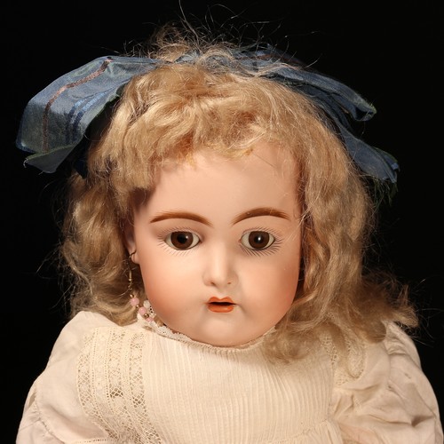 6253 - A Kämmer & Reinhardt (Germany) bisque head and ball jointed painted composition bodied doll, the bis... 