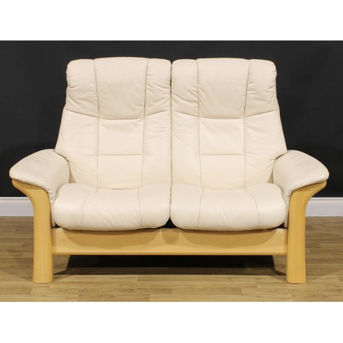 117 - An Ekornes Stressless sofa, 102cm high, 152.5cm wide, the seat 111cm wide and 50cm deep