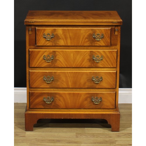 617 - A George III style mahogany bachelor’s chest, fold-over top above four long drawers, 77.5cm high, 63... 