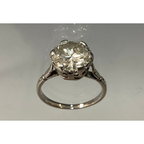 104 - A diamond solitaire ring, round brilliant cut diamond measuring, 9.15mm x 9.10m x 4.89mm, calculated... 