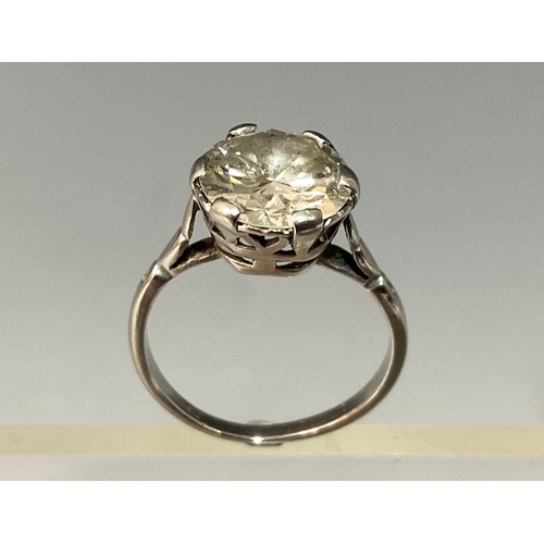 104 - A diamond solitaire ring, round brilliant cut diamond measuring, 9.15mm x 9.10m x 4.89mm, calculated... 