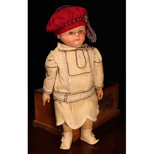 4001 - Americana - an early 20th century Martha Chase cloth doll, the head with painted features including ... 