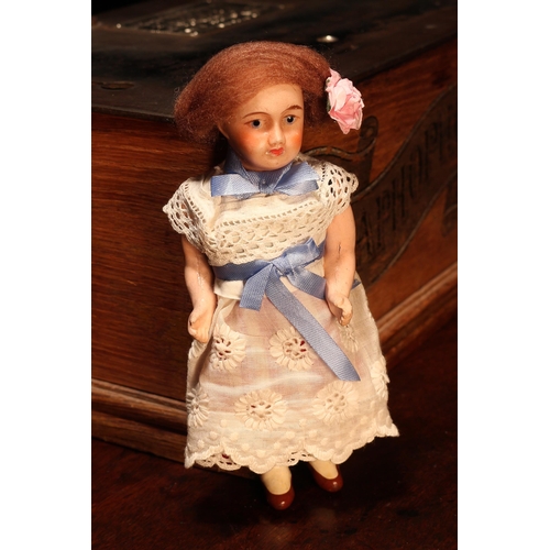 4069 - A French bisque head and jointed painted composition bodied doll, of small proportions, the bisque h... 