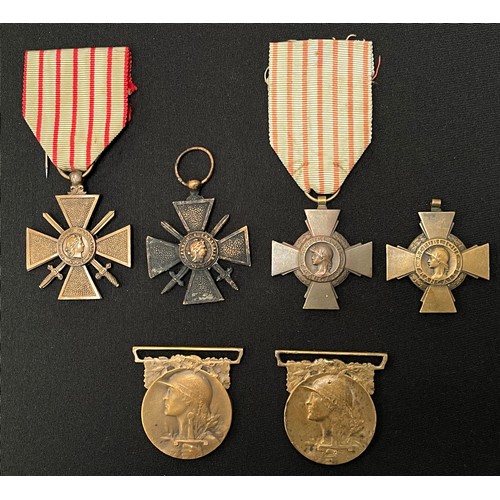 2028 - WW1 French Medals to include Croix de Guerre x 2, Croix de Combattants x 2, 1914-18 Medals x 2.  (6)