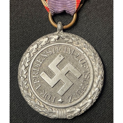 2029 - WW2 Third Reich Luftschutz-Ehrenzeichen 2. Stufe - Air Warden Honour Award 2nd Class. Complete with ... 
