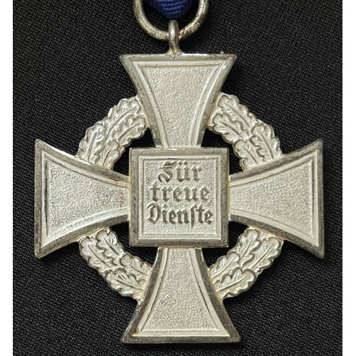 2033 - WW2 Third Reich medal Collection to include: Treue Dienst Ehrenzeichen, 25 Jahre - Faithful Service ... 