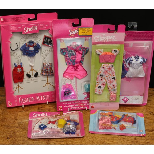 6271 - A collection of Mattel Barbie doll clothing outfit sets, comprising Skipper, Shelly and Stacie sets,... 