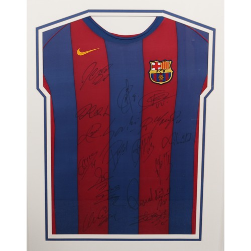 6315 - Sport, Football, Autographs - a Barcelona F.C. replica home shirt, signed in pen, various signatures... 