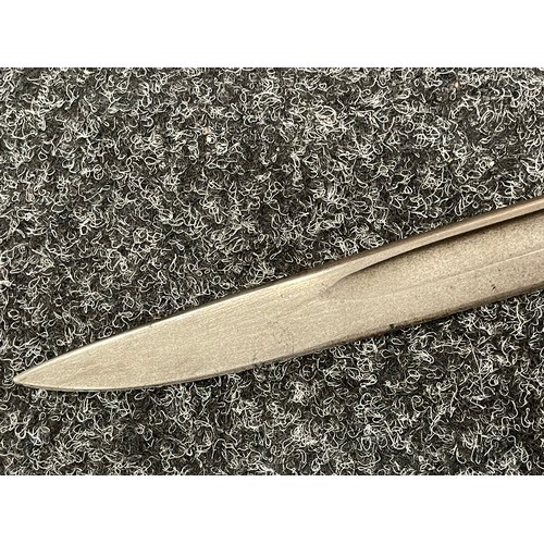 2065 - WW1 British 1907 Pattern Bayonet with fullered single edged blade 430mm in length maker marked Vicke... 