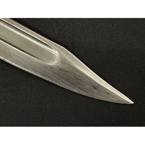 2111 - WW2 British No 5 Jungle Carbine Bayonet with fullered Bowie style blade 199mm in length. No markings... 