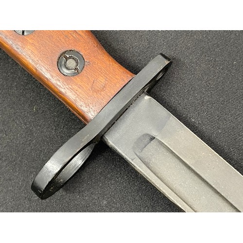 2111 - WW2 British No 5 Jungle Carbine Bayonet with fullered Bowie style blade 199mm in length. No markings... 