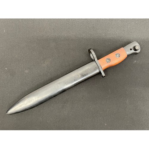 2111 - WW2 British No 5 Jungle Carbine Bayonet with fullered Bowie style blade 199mm in length. No markings... 