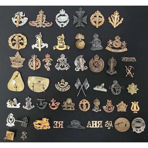 2138 - WW2 British & Commonwealth Cap Badges, Collar Dogs, Shoulder Titles and Buttons. Some WW1 example an... 