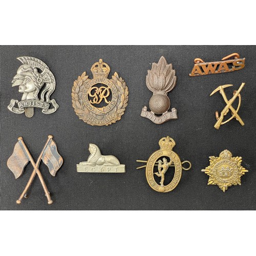 2138 - WW2 British & Commonwealth Cap Badges, Collar Dogs, Shoulder Titles and Buttons. Some WW1 example an... 