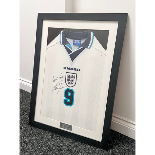 6317 - Sport, Football, Autographs - a 1996 England F.C. replica home shirt, number 9, signed in black pen ... 