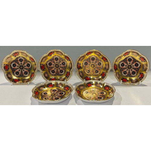 8 - A set of six Royal Crown Derby 1128 Imari pattern petal trinket dishes, solid gold band, first quali... 